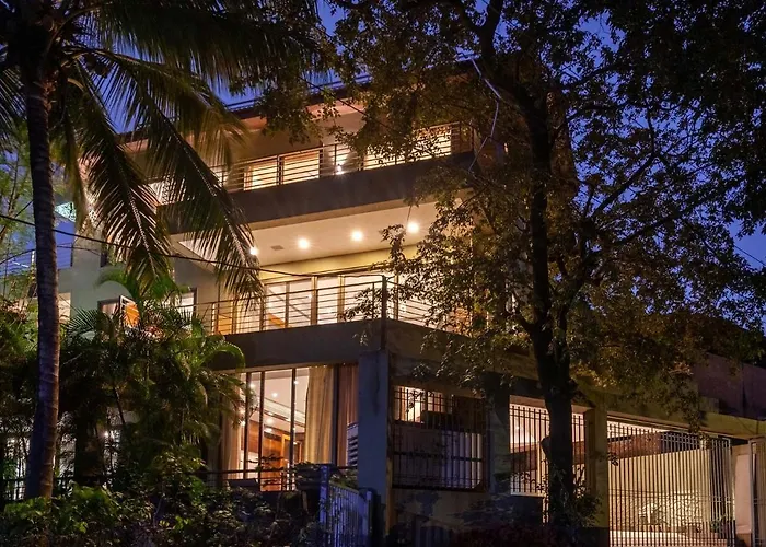 The Blue Horizon By Stayvista: Beachfront Villa with Pool and Games Alibag